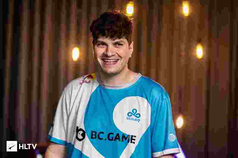 德甲半场：基尼洛斯1射1传，卡德破门，奥格斯堡2-0勒沃库森